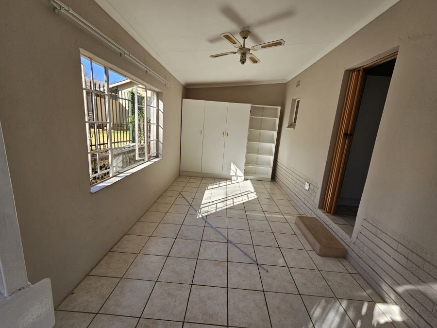 To Let 2 Bedroom Property for Rent in Flamwood North West